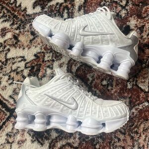 White Nike Shox